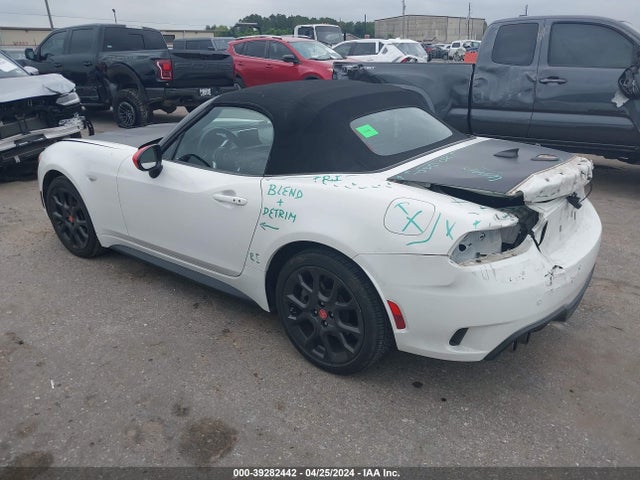 2018 FIAT 124 SPIDER JC1NFAEK3J0133936 Photo 2