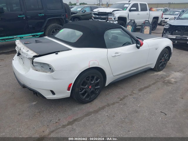 2018 FIAT 124 SPIDER JC1NFAEK3J0133936 Photo 3