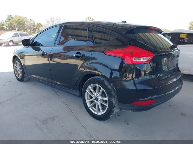 Ford FOCUS SE 2018 1FADP3K21JL319605 Image 3
