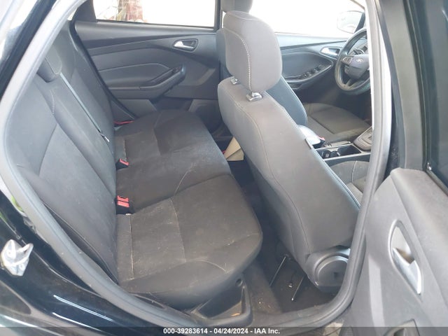 Ford FOCUS SE 2018 1FADP3K21JL319605 Image 8