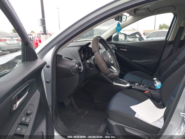 Toyota YARIS LE 2019 3MYDLBYV4KY505537 Image 5