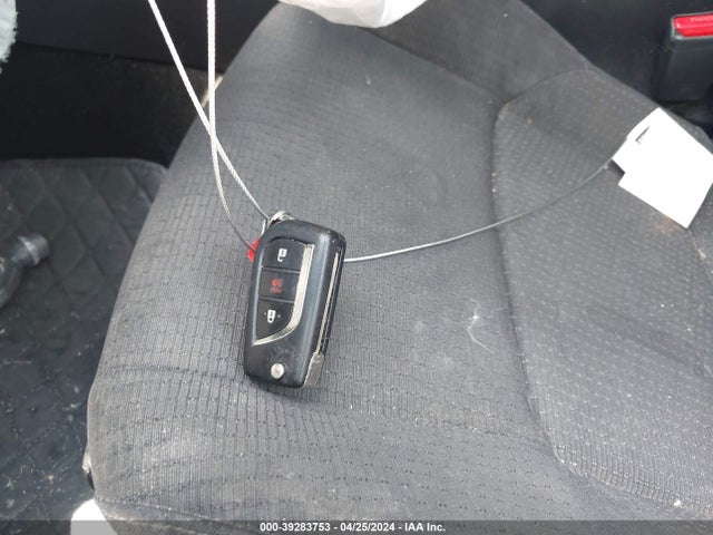 Toyota C-HR LE 2019 NMTKHMBX1KR070138 Image 11