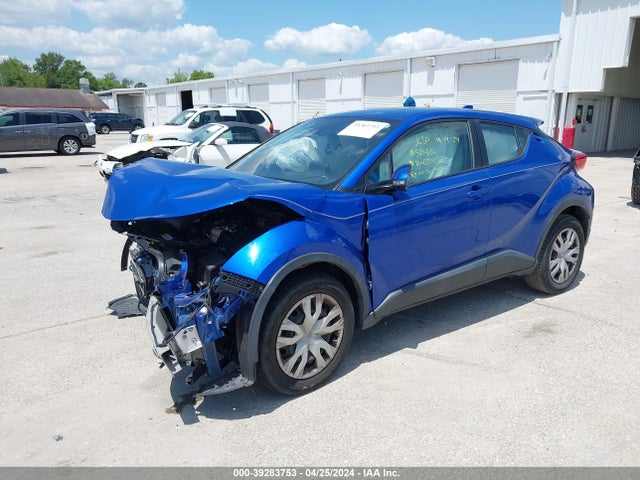 Toyota C-HR LE 2019 NMTKHMBX1KR070138 Image 2