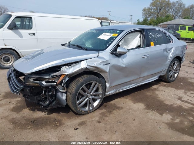 1VWDT7A32HC018985 Volkswagen Passat 1.8t R-line