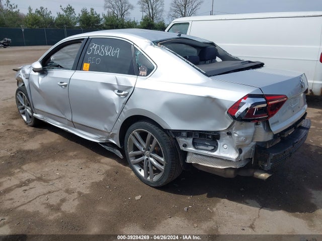 1VWDT7A32HC018985 Volkswagen Passat 1.8t R-line