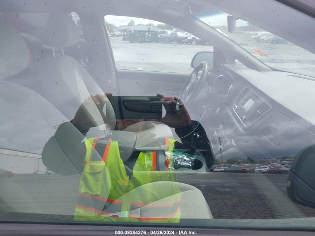 KIA SEDONA LX 2016 KNDMB5C10G6203362 Image 5
