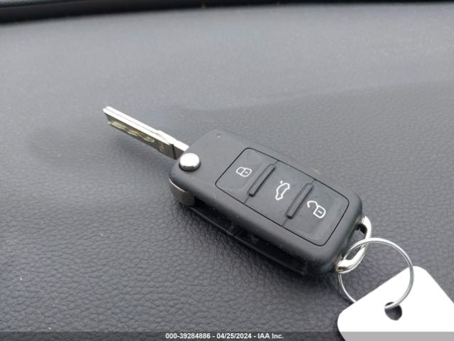 1VWAT7A38EC056039 Volkswagen Passat 1.8t S
