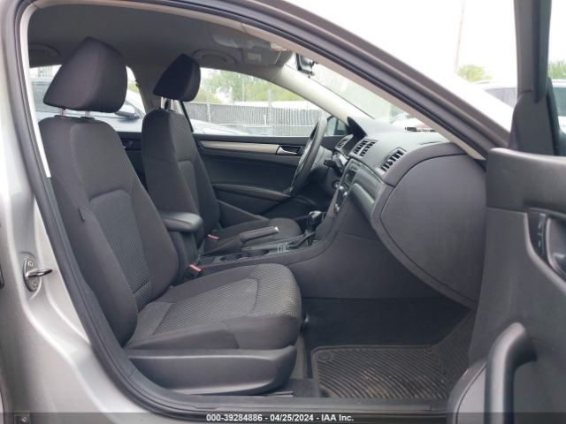 1VWAT7A38EC056039 Volkswagen Passat 1.8t S