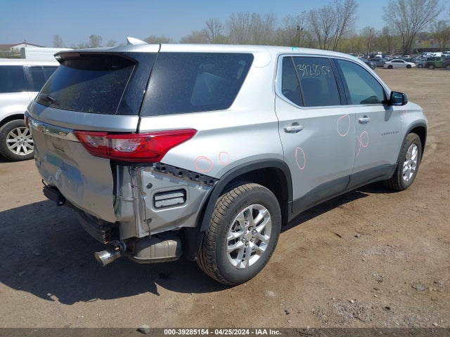 Chevrolet Traverse Ls 2018 1GNERFKW4JJ261277 Image 4