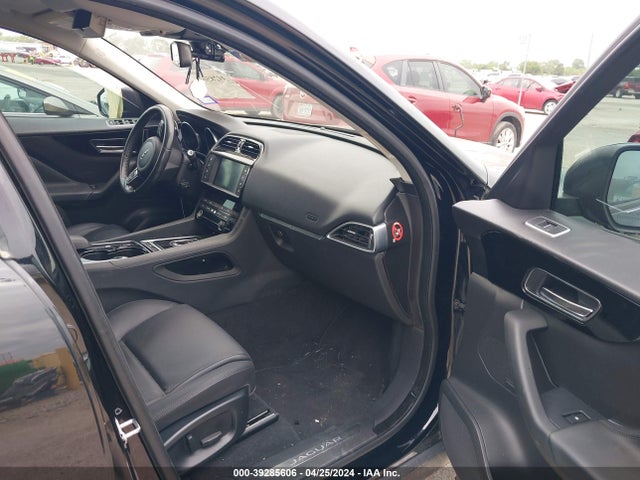 2017 JAGUAR F-PACE SADCS2BV5HA082068 Photo 4