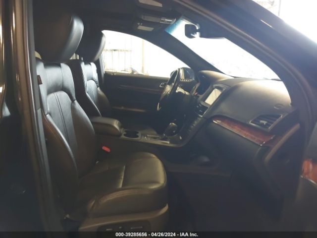 2LMHJ5NK4KBL02092 Lincoln Mkt Livery