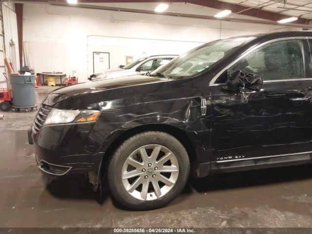 2LMHJ5NK4KBL02092 Lincoln Mkt Livery