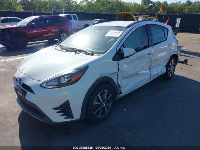 Toyota Prius C One 2018 JTDKDTB36J1604993 Image 2
