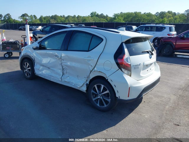 Toyota Prius C One 2018 JTDKDTB36J1604993 Image 3