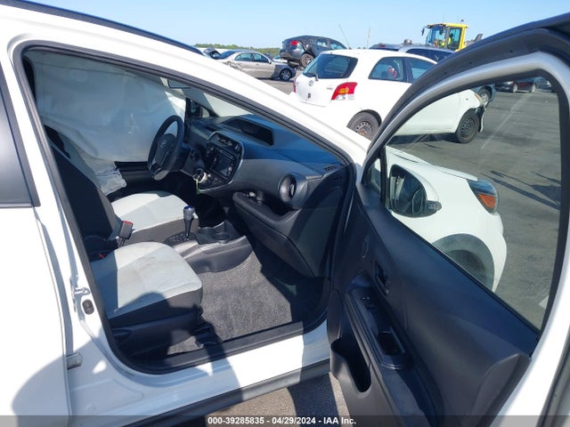 Toyota Prius C One 2018 JTDKDTB36J1604993 Image 5