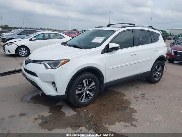 Toyota Rav4 Xle 2018 JTMWFREV4JD117608 Image 2