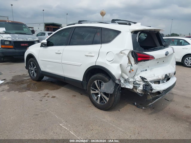 Toyota Rav4 Xle 2018 JTMWFREV4JD117608 Image 3