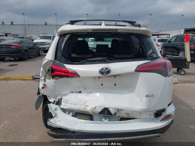 Toyota Rav4 Xle 2018 JTMWFREV4JD117608 Image 6