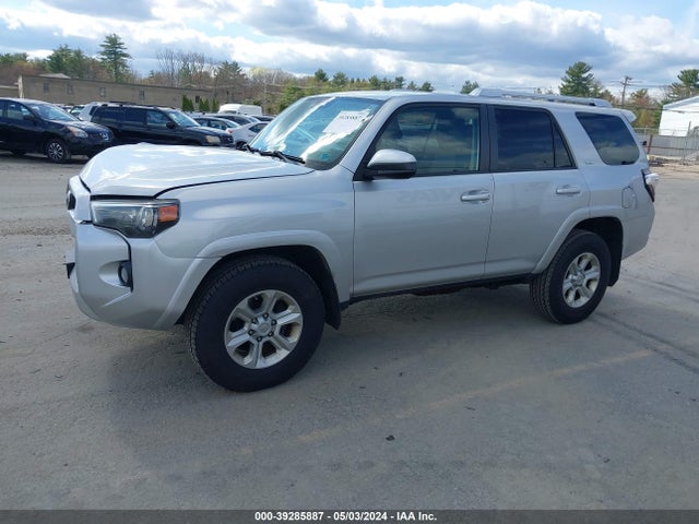 Toyota 4RUNNER SR5 2015 JTEBU5JR3F5215418 Image 2