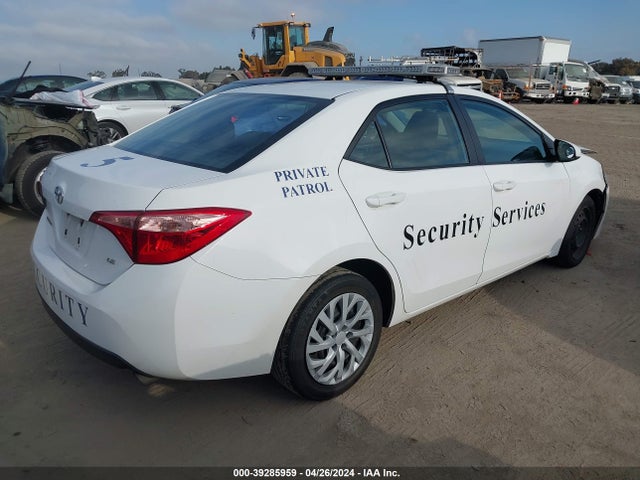 Toyota COROLLA LE 2018 2T1BURHE1JC986888 Image 4