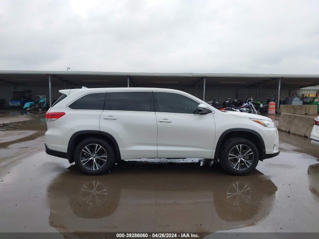 Toyota Highlander Le Plus 2018 5TDZZRFH3JS259935 Image 13