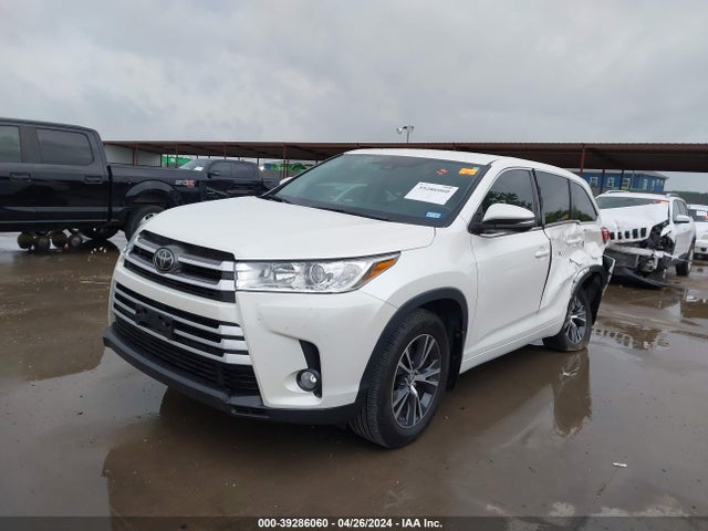 Toyota Highlander Le Plus 2018 5TDZZRFH3JS259935 Image 2