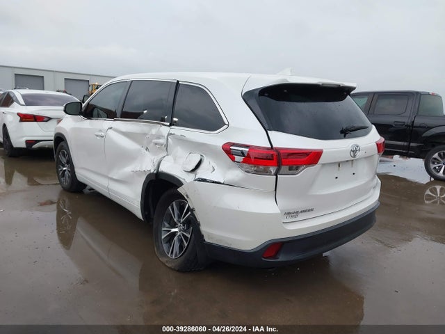 Toyota Highlander Le Plus 2018 5TDZZRFH3JS259935 Image 3