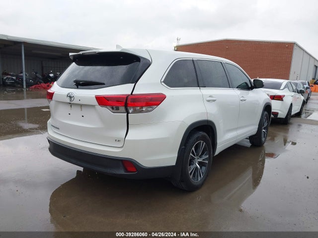Toyota Highlander Le Plus 2018 5TDZZRFH3JS259935 Image 4
