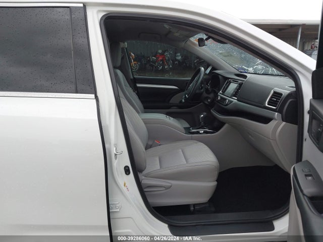 Toyota Highlander Le Plus 2018 5TDZZRFH3JS259935 Image 5