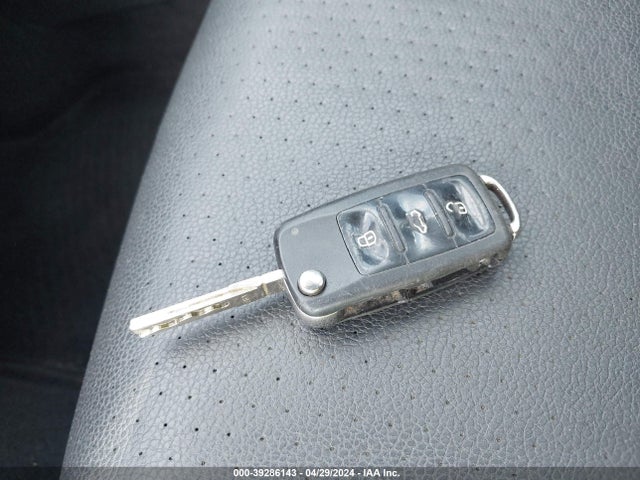 3VWD17AJXEM365981 Volkswagen Jetta 1.8t Se