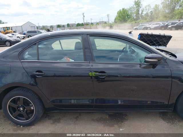 3VWD17AJXEM365981 Volkswagen Jetta 1.8t Se