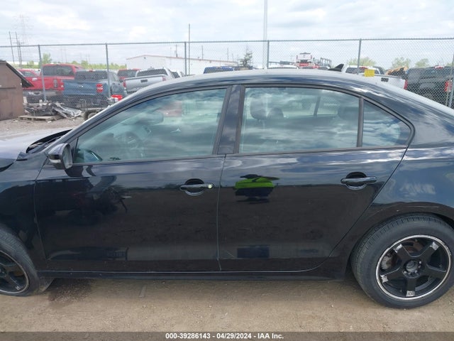 3VWD17AJXEM365981 Volkswagen Jetta 1.8t Se