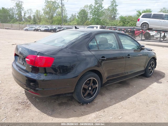 3VWD17AJXEM365981 Volkswagen Jetta 1.8t Se