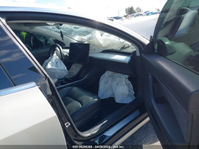 2018 TESLA MODEL 3 5YJ3E1EB8JF181947 Photo 4