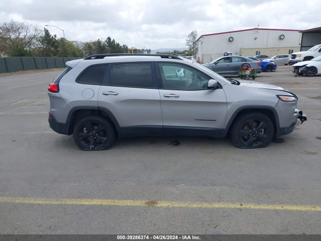 1C4PJLCB5JD556731 Jeep Cherokee Latitude Fwd