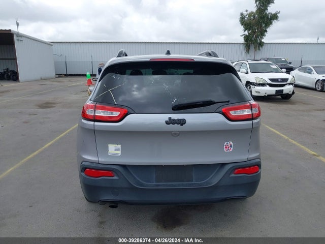 1C4PJLCB5JD556731 Jeep Cherokee Latitude Fwd