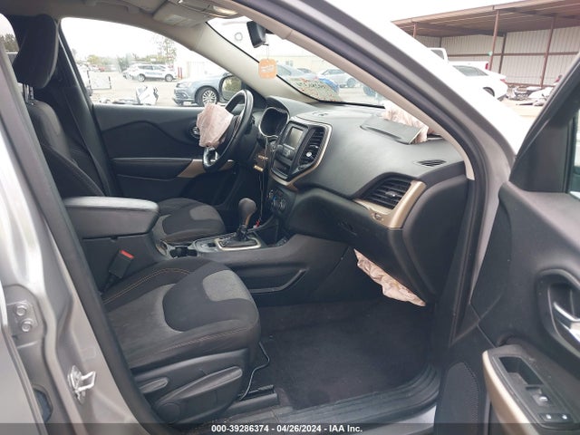 1C4PJLCB5JD556731 Jeep Cherokee Latitude Fwd