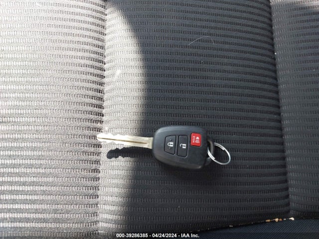 Toyota RAV4 LE 2017 JTMZFREV7HJ108118 Image 11