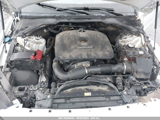 2017 JAGUAR XE SAJAR4BG8HA951565 Photo 9