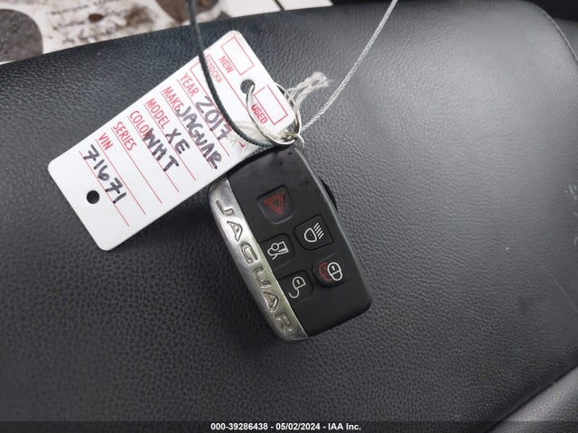2017 JAGUAR XE SAJAR4BG8HA951565 Photo 10