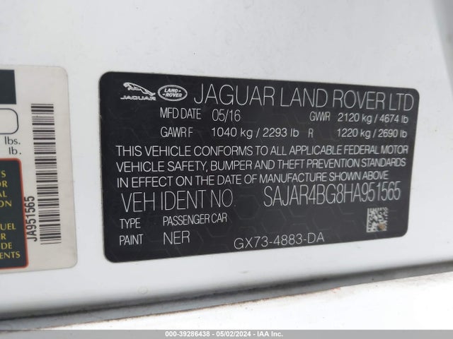 2017 JAGUAR XE SAJAR4BG8HA951565 Photo 8