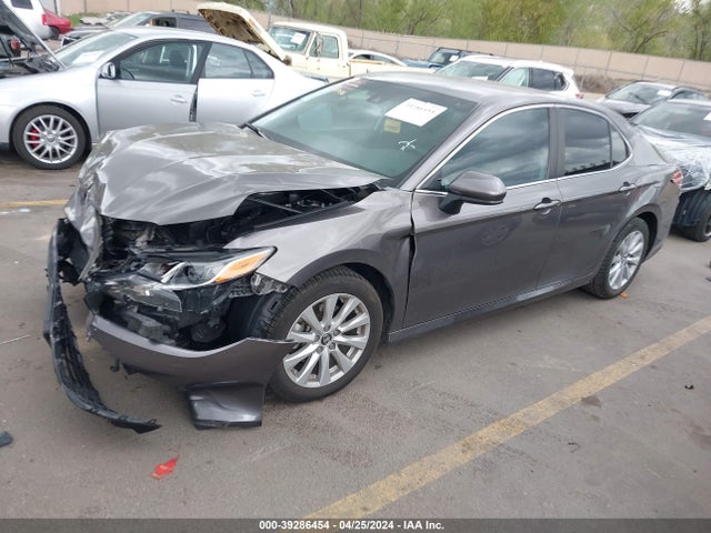 Toyota CAMRY LE 2018 4T1B11HK9JU010758 Image 2
