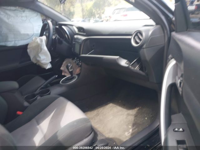 JTKJF5C72GJ015945 Scion TC