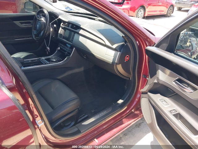 2017 JAGUAR XF SAJBJ4BV0HCY51121 Photo 4