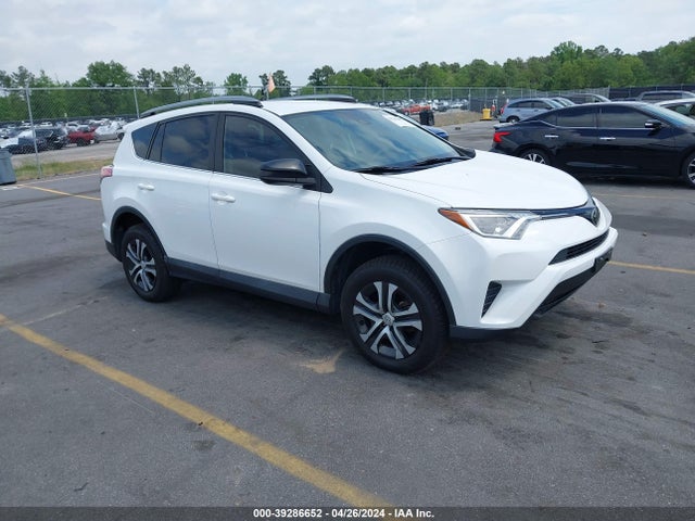 Toyota RAV4 LE 2018 2T3ZFREV0JW441624 Image 1