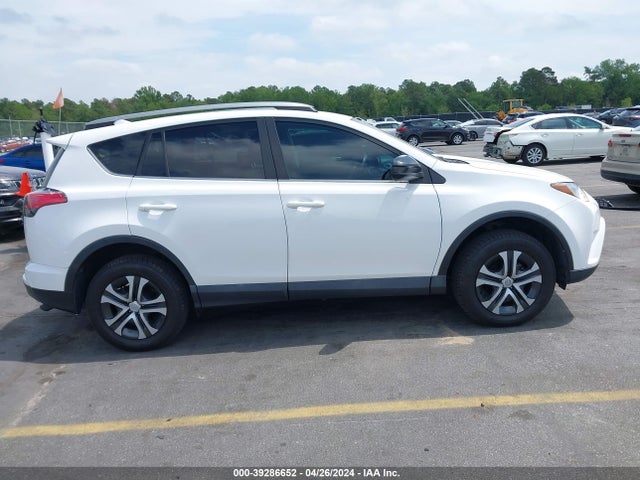 Toyota RAV4 LE 2018 2T3ZFREV0JW441624 Image 13