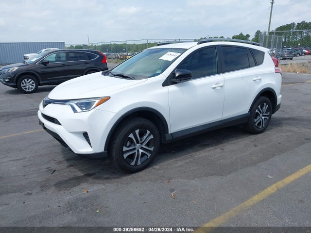 Toyota RAV4 LE 2018 2T3ZFREV0JW441624 Image 2