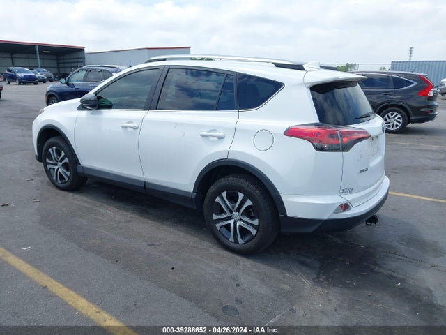 Toyota RAV4 LE 2018 2T3ZFREV0JW441624 Image 3