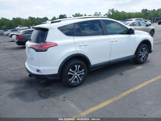 Toyota RAV4 LE 2018 2T3ZFREV0JW441624 Image 4