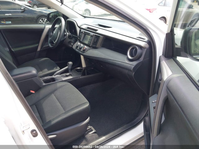 Toyota RAV4 LE 2018 2T3ZFREV0JW441624 Image 5
